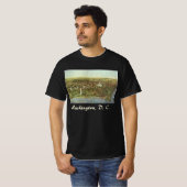ワシントンD.C.のパノラマビューが描かれたアンティーク風地図 Tシャツ (正面フル)