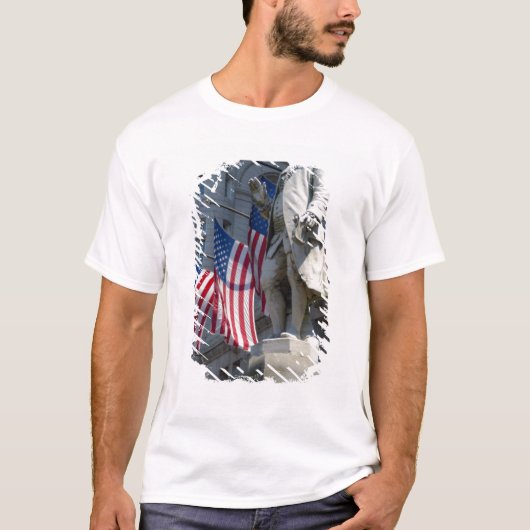 ワシントンD.C.のベンジャミン・フランクリン像 Tシャツ (正面)