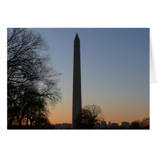 ワシントンD.C.の日の入り時のワシントン記念塔 (正面横)