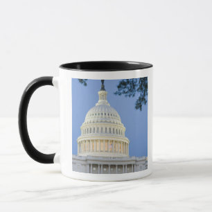ワシントンD.C. (コロンビア特別区) の夕暮れ時のアメリカ合衆国議会議事堂 マグカップ