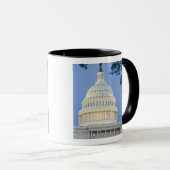 ワシントンD.C. (コロンビア特別区) の夕暮れ時のアメリカ合衆国議会議事堂 マグカップ (正面右)