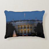 ワシントンDCの夜のクリスマスホワイトハウス アクセントクッション (正面)