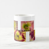 ワスレグサのクローズアップ コーヒーマグカップ (中央)