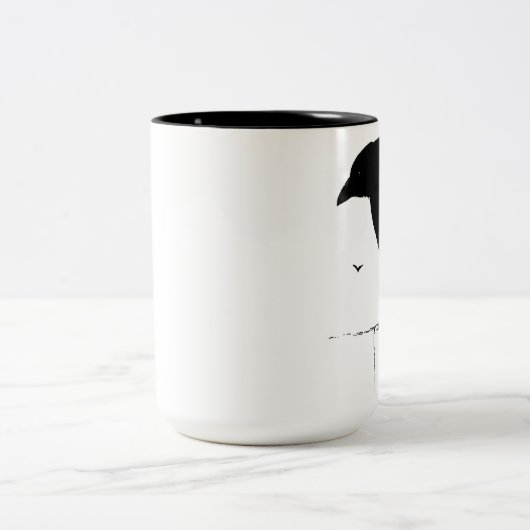ワタリガラスのシルエット-ヴィンテージのゴシックのワタリガラス及びカラス ツートーンマグカップ (中央)