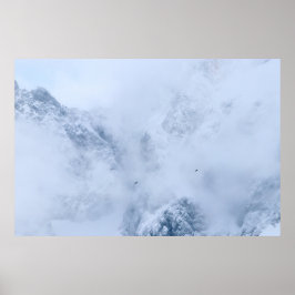 ワタリガラス、雪山と雲 ポスター