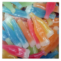 ワックスは古い学校キャンデーのセラミックタイルをびん詰めにします