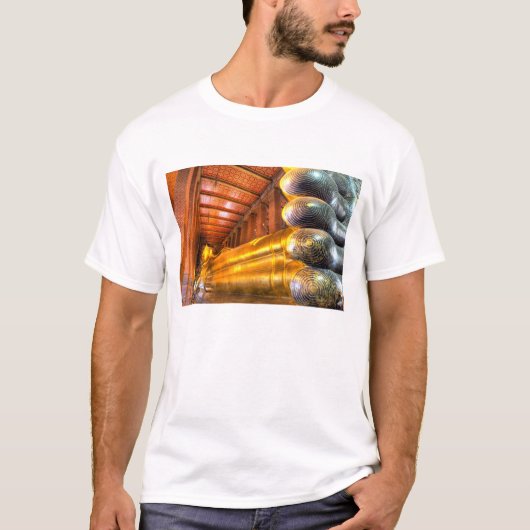ワット・ポー寺院内の巨大な涅槃仏像 Tシャツ (正面)