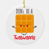 ワッフおもしろいはトワッフルではない セラミックオーナメント (裏面)