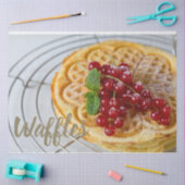 ワッフルは甘い歯のためのスグリと自家製 薄葉紙 (クラフト)