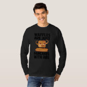 ワッフルは腹筋つきのパンケーキ Tシャツ (正面フル)