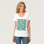 ワッフルコーンのアイスクリームと凍っていヨーグルトパターンT Tシャツ (正面フル)