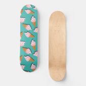 ワッフルコーンのアイスクリームと凍っていヨーグルト模様 スケートボード (正面)