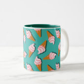 ワッフルコーンのアイスクリームと凍っていヨーグルト模様 ツートーンマグカップ (正面右)