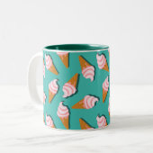 ワッフルコーンのアイスクリームと凍っていヨーグルト模様 ツートーンマグカップ (正面左)