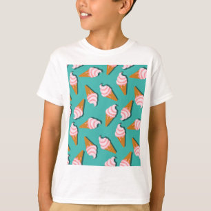 ワッフルコーンのアイスクリームと凍っていヨーグルト模様 Tシャツ