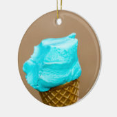 ワッフルマクロ付きアイスクリーム セラミックオーナメント (左)