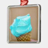 ワッフルマクロ付きアイスクリーム メタルオーナメント (左)