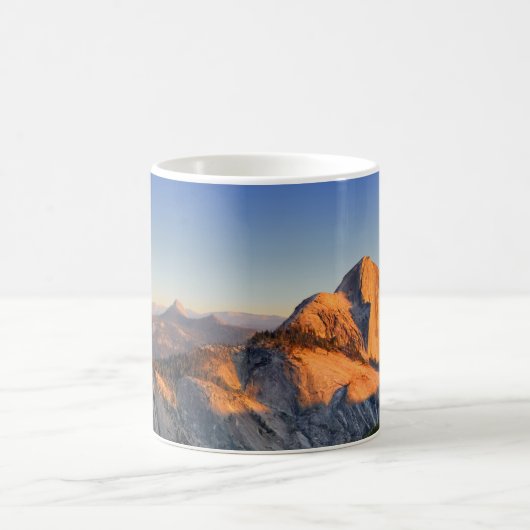 ワトキンス山からのハーフドームの夕日 – ヨセミテ コーヒーマグカップ (中央)