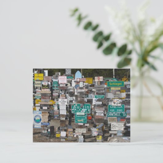 ワトソン湖標識林 ポストカード (スタンド正面)