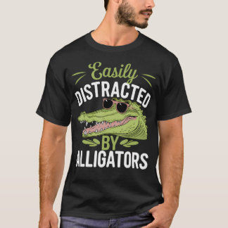 ワニに気を取られがち ワニ好きのためのおもしろグッズ Tシャツ