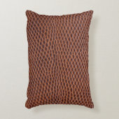 ワニの皮：茶色の皮質感 アクセントクッション (正面(垂直))