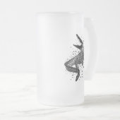 ワニの黒いシルエット フロストグラスビールジョッキ (正面右)