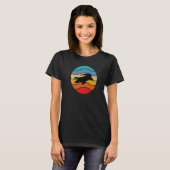 ワニアリゲーターレトロサンセットキュート爬虫類ママ Tシャツ (正面フル)