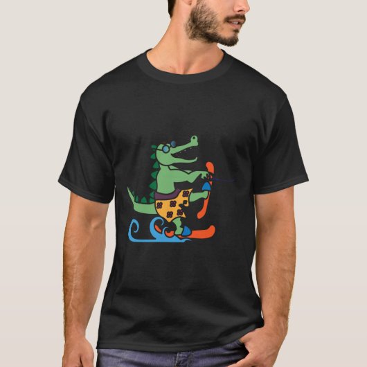ワニ好きのスキー ワニ 爬虫類 ウォータースキー Tシャツ (正面)