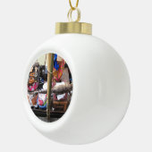 ワニ肉バーベキュー…タイ通り食品 セラミックボールオーナメント (右)