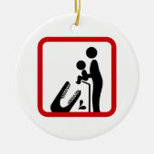 ワニ食べ物を与え動物園の看板にベビーしない セラミックオーナメント (正面)