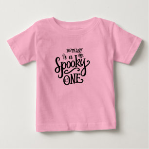 ワンガーリー不気味ファースト誕生日ハロウィーン ベビーTシャツ