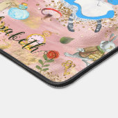 ワンダーランドでかわいいアリスの冒険グリッター名 デスクマット (コーナー)