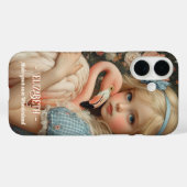 ワンダーランドのアリスはピンクのフラミンゴを抱えている Case-Mate iPhoneケース (裏面 (横))