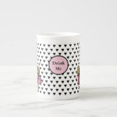 ワンダーランドのピンクアリス黒ハート飲む ボーンチャイナマグカップ (正面)