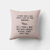 ワンダーランドアートのアリスのかわいいピンクの毛虫 クッション (裏面)