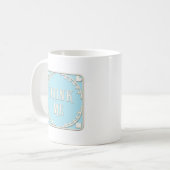 ワンダーランド・グリーン・エンブレム「飲め」C コーヒーマグカップ (正面左)