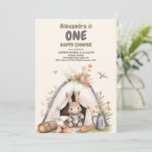 ワンハッピーキャンパーウォーターカラーウッドランド1歳の誕生日 招待状 (スタンド正面)