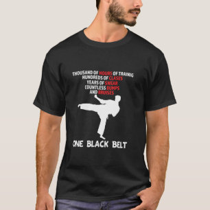 ワンブラックベルト空手、テコンドー武術アーツボー Tシャツ