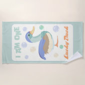 ワンラッキーアヒル&バブルグリーンパステル ビーチタオル (正面)