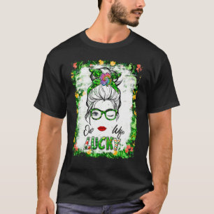 ワンラッキーウィザーズMessy Bun Shamrock St Patrick S Day Tシャツ
