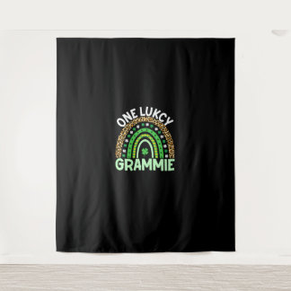 ワンラッキーグラミエレオレインボーサンパトリック タペストリー