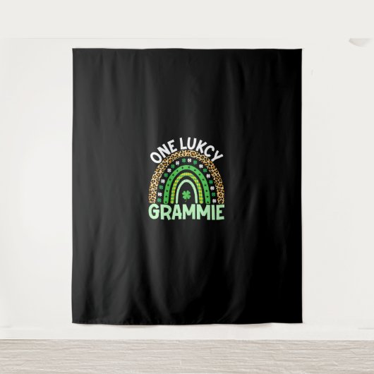 ワンラッキーグラミエレオレインボーサンパトリック タペストリー (正面)