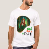 ワンラッキーパパ – 緑の衣装の事件 Tシャツ (正面)