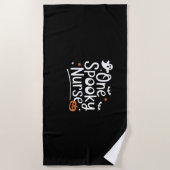 ワン不気味ナースおもしろい幽霊ナースハロウィーンエッセン ビーチタオル (正面)