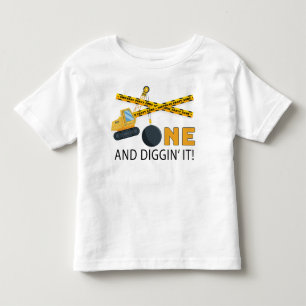 ワン アンド ディグィン・イット コンストラクション バースデー トドラーTシャツ