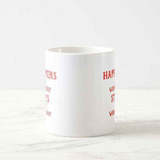 ワークショップで起こおもしろいる小妖精や小人脚の靴 コーヒーマグカップ (中央)