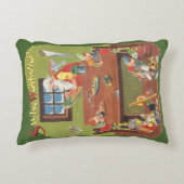 ワークショップに小人が参加したヴィンテージクリスマスサンタ アクセントクッション (正面)