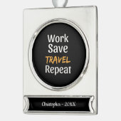 ワークトラベ救ルリピート – クール Broke Traveler シルバープレートバナーオーナメント (左)