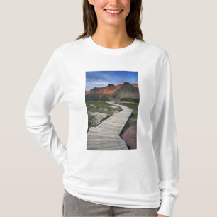 ワータートン・グレイシャー国際公園の遊歩道 Tシャツ