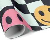 ワープした白黒のチェッカーボード上の幸せな顔 ラッピングペーパー (ロールコーナー)
